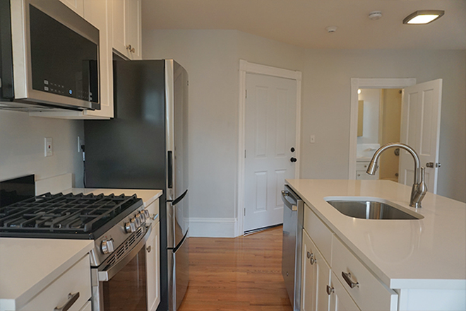 kitchen - **NO BROKERS FEE!!**  3 Bed/1 Bath w/ LAUNDRY IN UNIT! Avail. 9/1/26!! Apartments