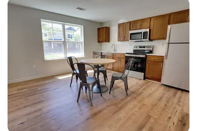 Kitchen - Yugo Flagstaff Grove Townhome