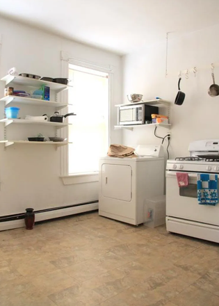 Kitchen - **NO BROKERS FEE!!** Beautiful 3 bedroom, 2 bath apartment w/ in-unit laundry