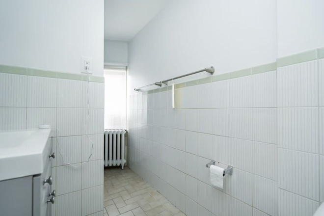 Restroom - 1 funrnished bedroom Townhome