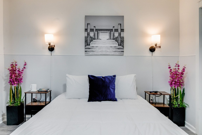 Bedroom - Luxury Furnished Rooms Near ODU | Walk to Campus | Premier Location House