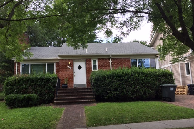 Front - ROOMS FOR RENT IN A BIG HOUSE | 4515 Q Place NW. DC  20007 (Off of Foxhall rd and Q St