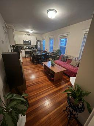 Dining room and kitchen - Summer sublet in Harvard Square - Furnished bedroom in a shared 3BR2B Apartment