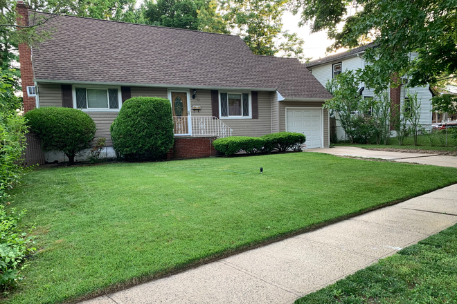 House view from street - Walking distance to campus House