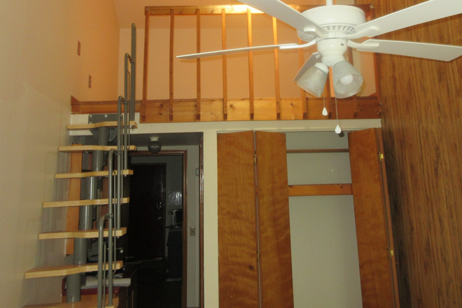 222 A Stribling Ave - Private room with loft & private bathroom in shared suite off of JPA