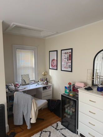 desk space - 1 Bedroom, Shared House