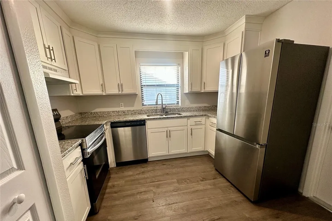 Kitchen - Modern renovated private 3bed 2bath house for lease 1 roommate only NO PARTY HOUSE