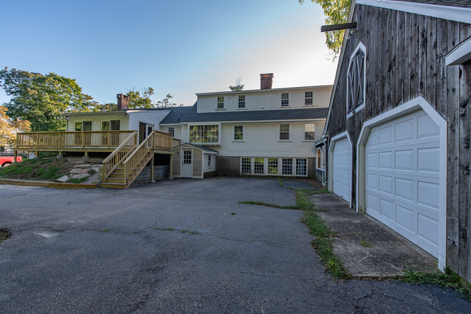 Back of House - Available for a group of 5 near campus! 5 Bedroom home in Kingston!