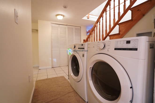 1 - SEPT 2026 – Spacious Brookline Village 4BR Single-Family Home | Parking Included | No Fee