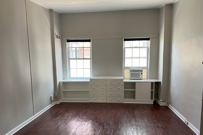 Living/Sleeping Area - Studio Available in Mt. Vernon One Block from Peabody
