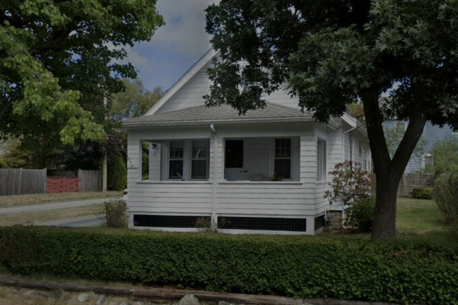 Room for rent, 1st floor bedroom, East Lexington - 2 bedroom bungalow in Lexington