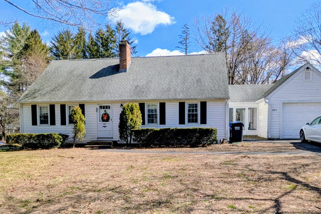 Entire Home - Entire house on bus route