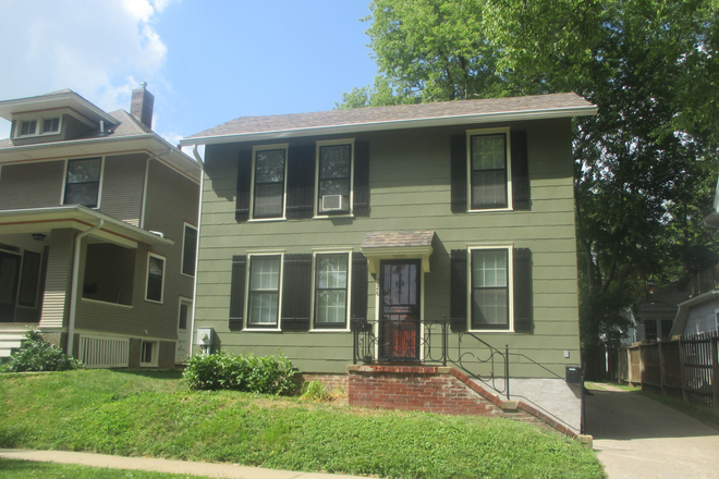 Front view from Fairchild St - Three tenants looking for a 4th Roommate.  Great location 6 blocks from main campus House