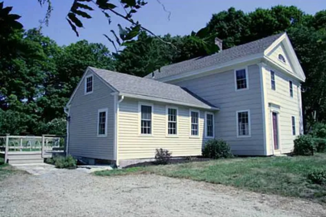 Driveway - Historical House for Rent in Mansfield Hollow