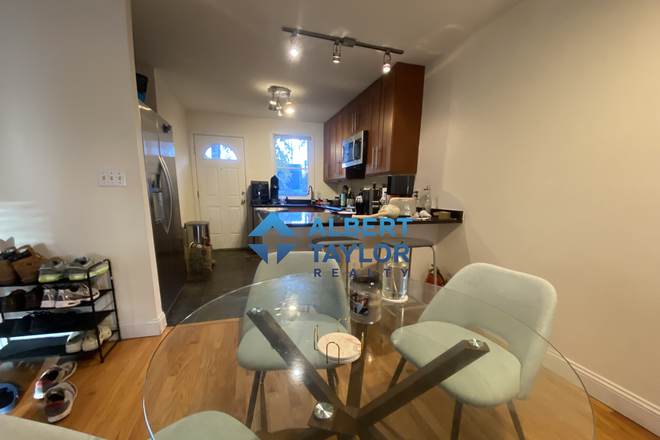 Dining Nook - 4-Bed/2-Bath DUPLEX in Mission Hill!!