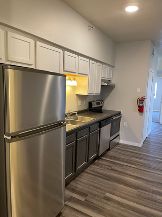 Kitchen - 2, 4, And 5 Bedrooms Near The Ped Mall Apartments