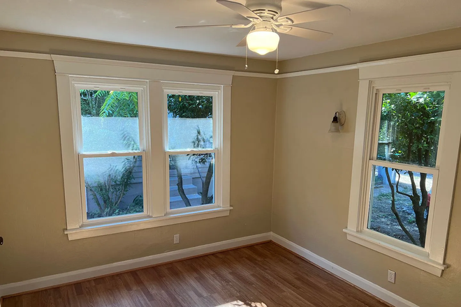 Available bedroom - Room available in home near Downtown Eugene (Month-to-Month lease)