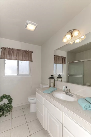 Bathroom - Single Room Available in Large House (2.1 miles from campus)