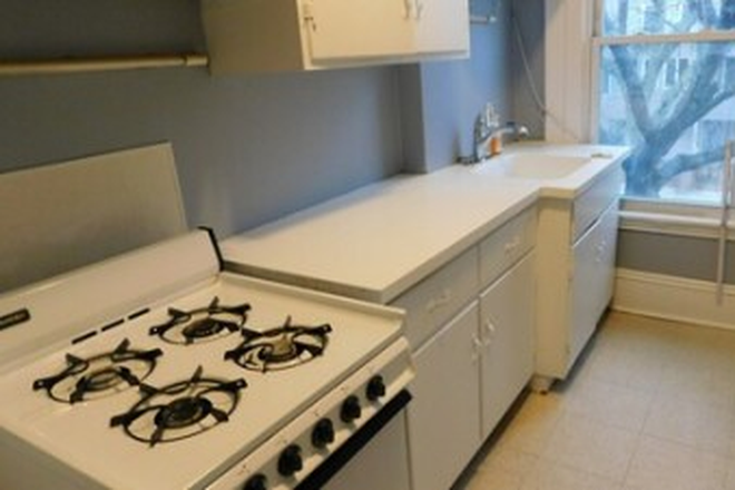 kitchen - Broadway Apartments
