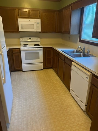 Kitchen - Across street from WFU!!! Aspen Park Condo - Walking or Biking Distance to WFU