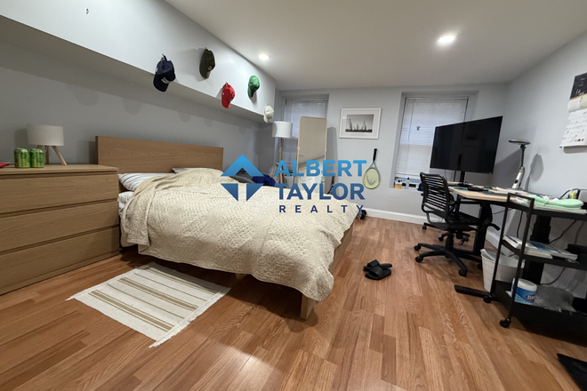 Bedroom - In-Unit Laundry - 3Bed/2Bath Duplex Unit! Steps from Campus Apartments