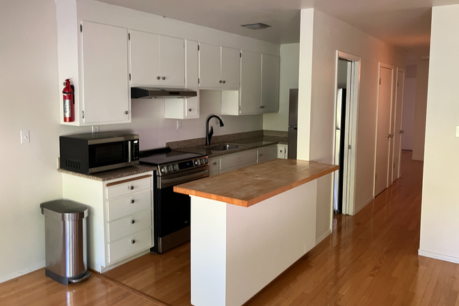 Kitchen - Hardwood floors, utilities included, parking, free laundry in building