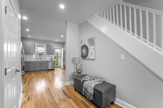 Dining Area - Live Comfortably Near Johns Hopkins with Parking Townhome