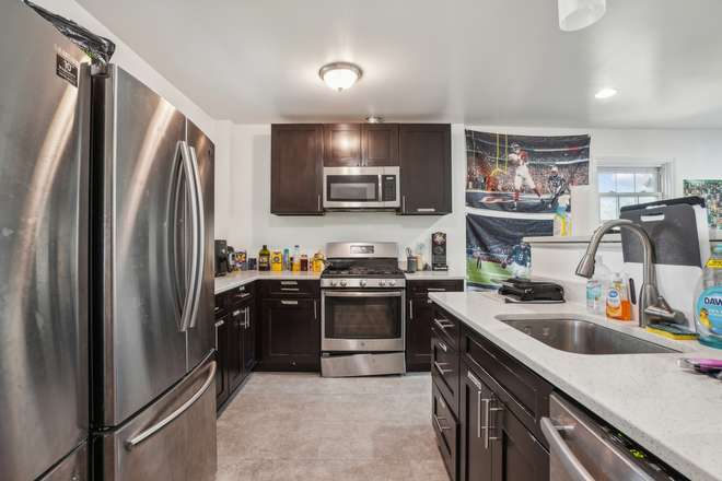 Kitchen - Room in House in Berwyn Heights, 5 minute walk from campus