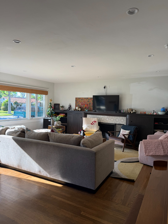 Shared Living Room - Avail NOW: Private Bedroom and Bathroom House 7mins walk to campus