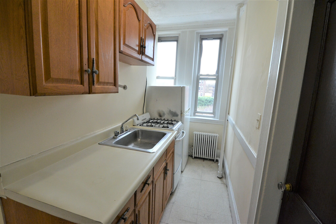 Kitchen - Large sunny One bedrooms in Fenway across from Target view of Boylston St 9/1 Apartments