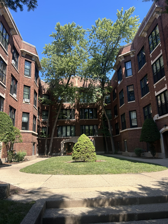 Outside view! Pls reach out for more photos :) - 2 bed 1 bath