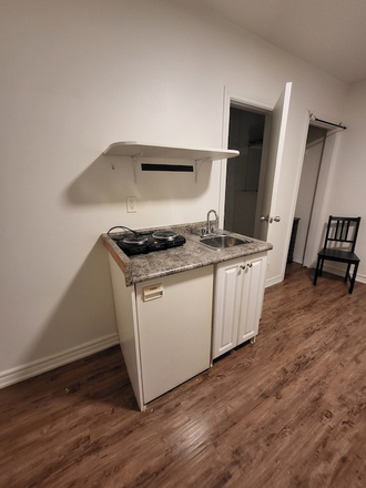 Mini fridge, hot plate & sink - Semi Furnished Studio in The Annex – All Utilities Included Apartments
