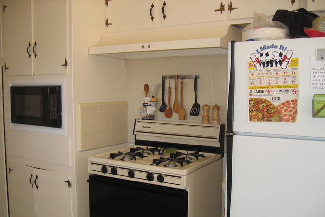 Kitchen - FURNISHED PRIVATE BEDROOM W/SHARED BATH AVAILABLE WALKING DISTANCE TO UCR House