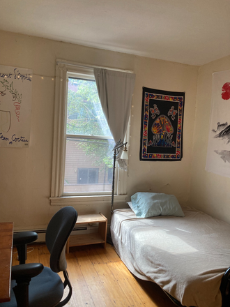 bedroom - 1 Rm in large apartment between Harvard and MIT, Central Sq and BU; on bus route