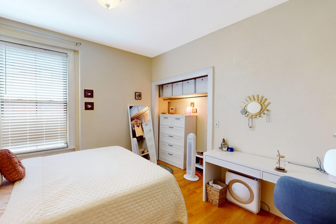 4 - SEPT 2025. South End 2 & 3 Beds. Walk to Campus. Laundry Apartments