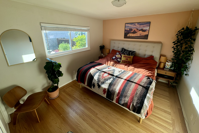 BEDROOM 1 - Quiet private 3 bedroom home perfect for PhD Student