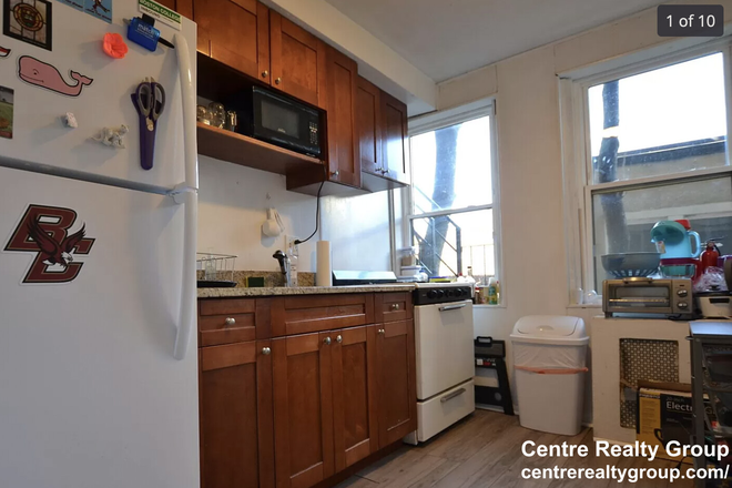 kitchen - Updated 1/11/25 Great 3 bed, near shuttle at south st