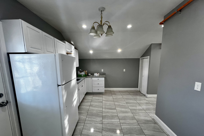 kitchen - Newly Renovated 3 Bed / 1 Bath w/ ALL utilities included available 2/1/24!! Apartments