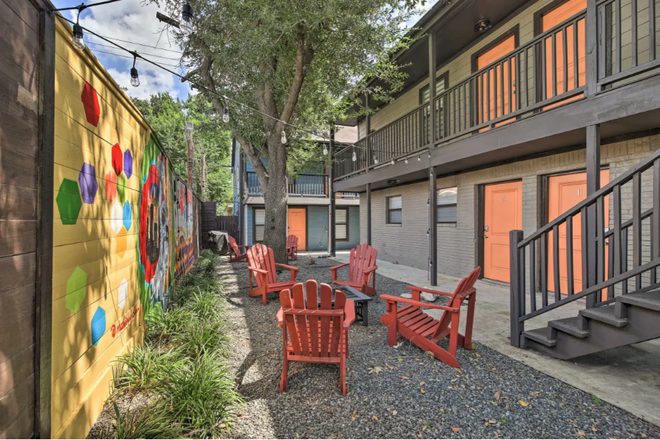 Courtyard with firepit - Cozy 6 Condos, Young Professionals - Close to Campus!
