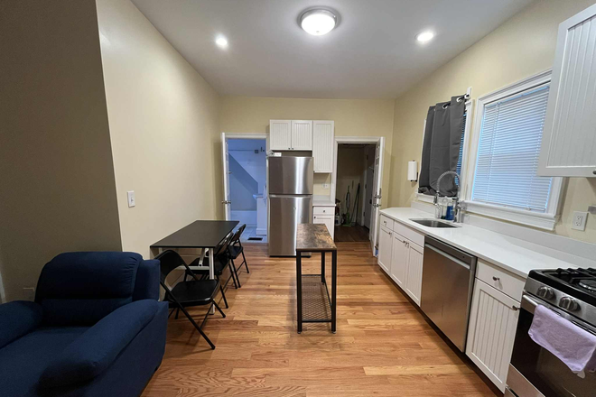 Kitchen - Somerville apartment in Teele square close to the red line
