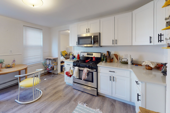 Call NOW for showings! 617-236-8600 - MAVERICK ST - *NO FEE* XL 5BR IN MAVERICK SQ, BLUE LINE W/ LNDRY IN BLDNG, EIK, DW *AVAIL NOW!* Apartments