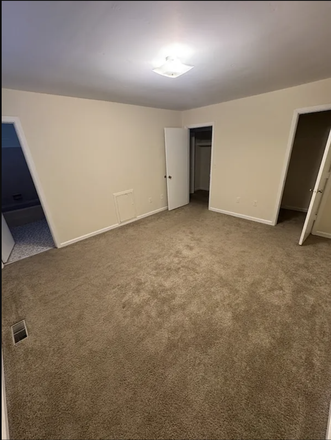 Master Bedroom with walk-in closet - Oak Mannor, Raines Property Management