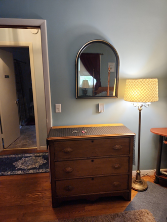 Full Bedroom 2nd Dresser and Vanity Mirror, 3 Way Lamp - Beautiful Furnished Room - All Inclusive! House