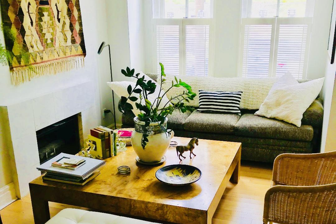 LIVING AREA - *REDUCED*WALKUofT SPACIOUS WELCOMING STUDENT HOME!BRIGHT!FURNISHED! PERFECT FOCUSED STUDY