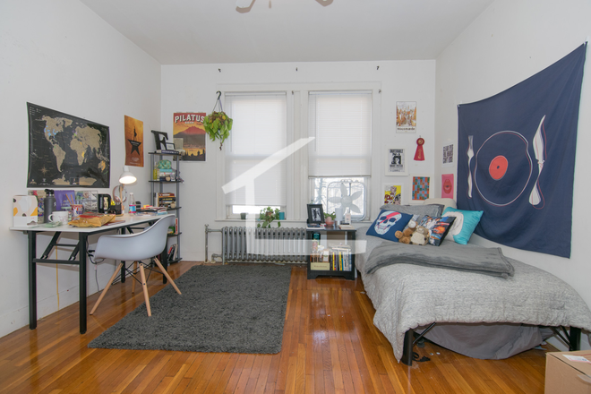 Bedroom - Spacious 4 bed on Chester St!! 9/1 laundry on site! Apartments