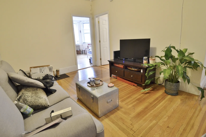 living room - Affordable Room — Student Friendly Apartments