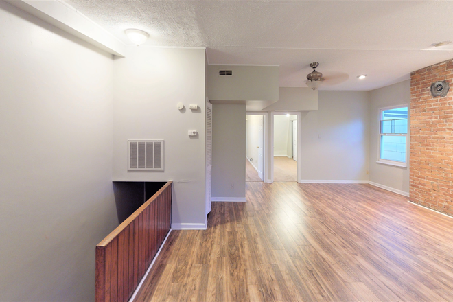 Living room - 2667 Bellevue Ave Triplex
