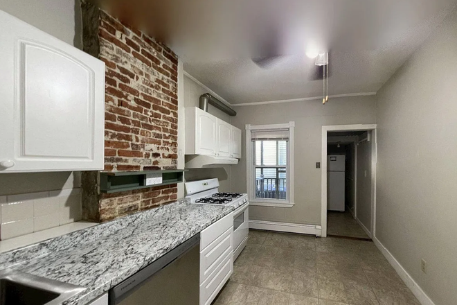 kitchen - Wonderful 2 Bed / 1 Bath with private deck! Available 9/1/26!! Apartments