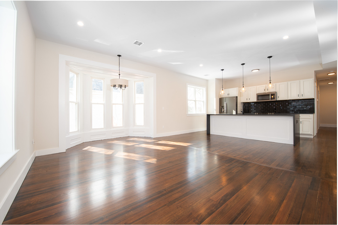 . - ***NO BROKERS FEE!!!*** STUNNING 4 Bed / 2 Bath w/ LAUNDRY IN UNIT! Central A/C!! Townhome