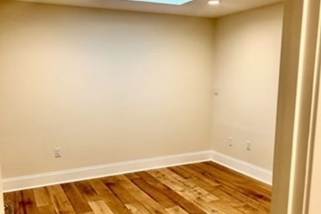 - - Short Drive to Campus!  Luxury 3 bed 3 bath Home w/ Laundry & Parking